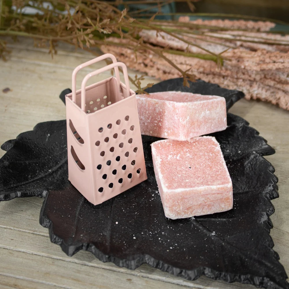 Mini Rasp Licht Roze voor Amberblokjes – Compacte Rasp voor Geurkaarsen, Wierook en Ambacht