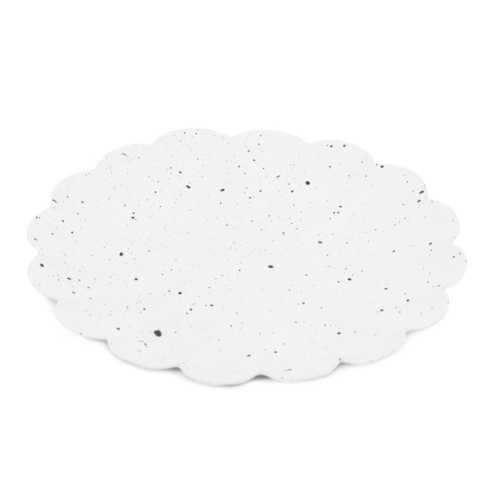 Wit metalen schaaltje met stippen – decoratief opbergplateau
