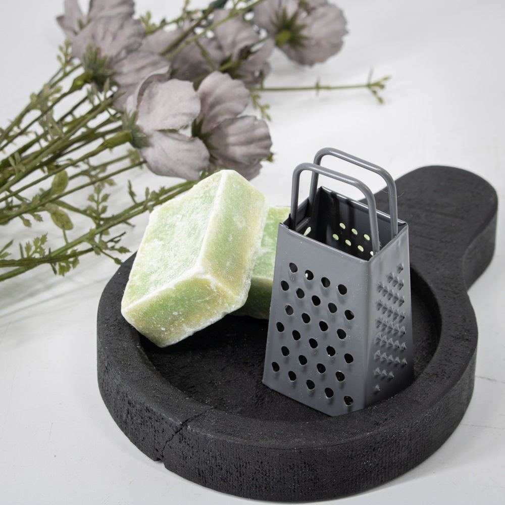 Mini Rasp Grijs voor Amberblokjes – Handige Rasp voor Geurkaarsen, Wierook en Ambacht